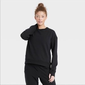 Women’s Crew Neck Sweatshirt with thumb holes and pockets! Black size Medium